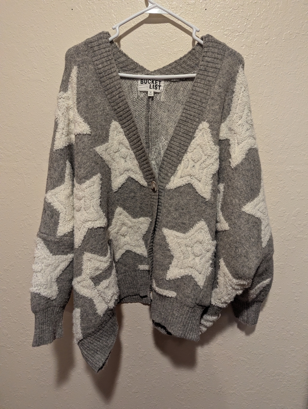 BUCKET LIST Sz M Thick Oversized Gray White Stars Button Cardigan Chunky